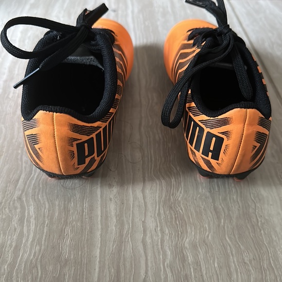 Puma Tacto II Junior soccer shoe. US 8 - Picture 7 of 10